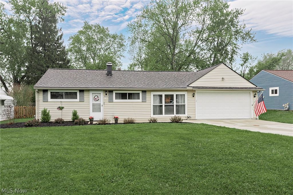 1924 Westwood Drive, Twinsburg, OH 44087