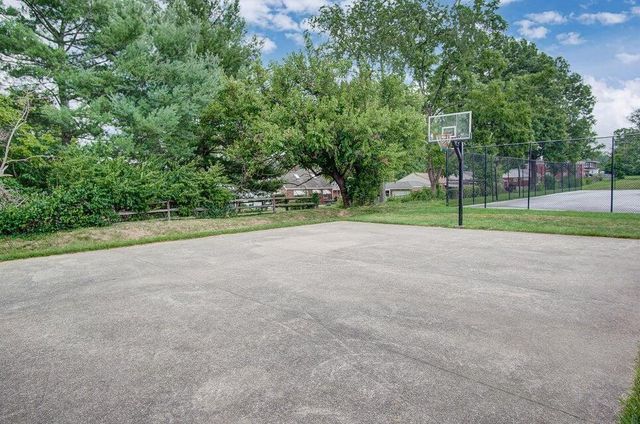 278 Secretariat Court, Crestview Hills, KY 41017