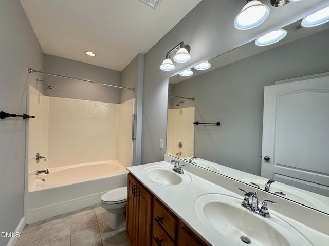 2810 Bedford Avenue 305, Raleigh, NC 27607