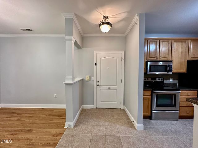 2810 Bedford Avenue 305, Raleigh, NC 27607
