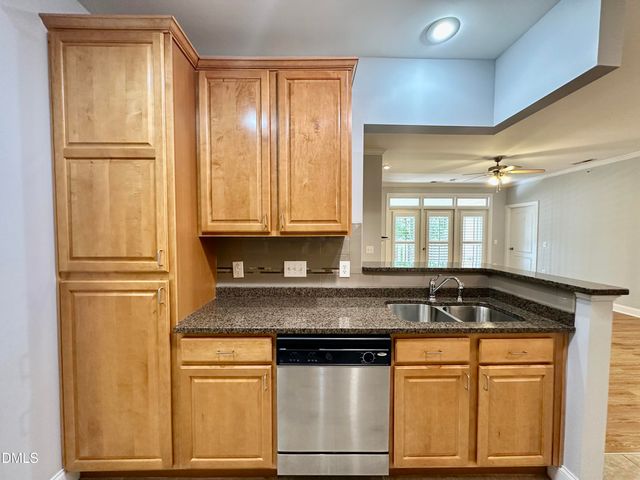 2810 Bedford Avenue 305, Raleigh, NC 27607