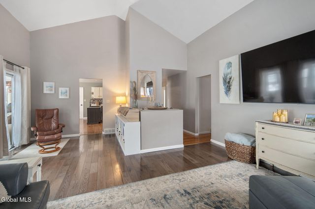 2 Robert Lane, East Greenbush, NY 12144