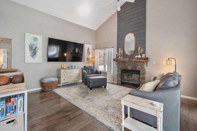 2 Robert Lane, East Greenbush, NY 12144