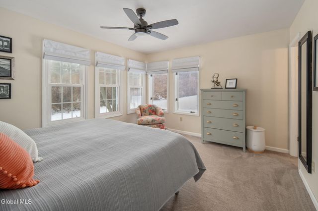 2 Robert Lane, East Greenbush, NY 12144