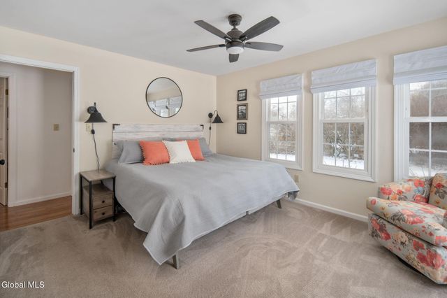 2 Robert Lane, East Greenbush, NY 12144