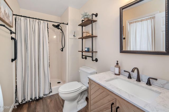 2 Robert Lane, East Greenbush, NY 12144