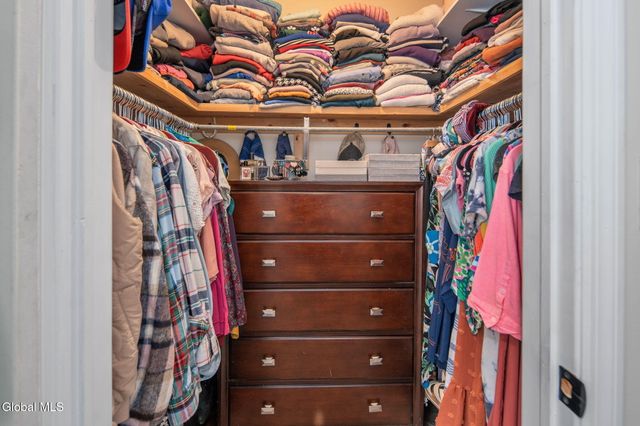 2 Robert Lane, East Greenbush, NY 12144