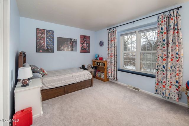 2 Robert Lane, East Greenbush, NY 12144