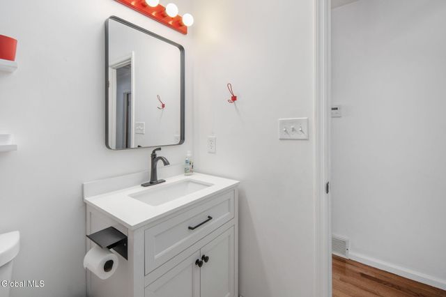 2 Robert Lane, East Greenbush, NY 12144