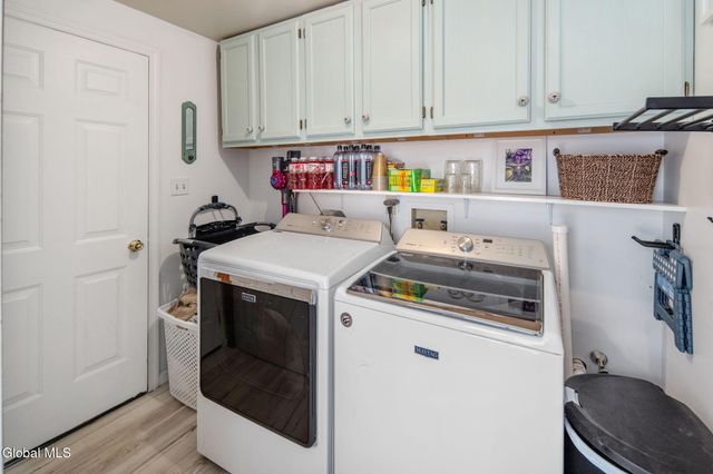 2 Robert Lane, East Greenbush, NY 12144