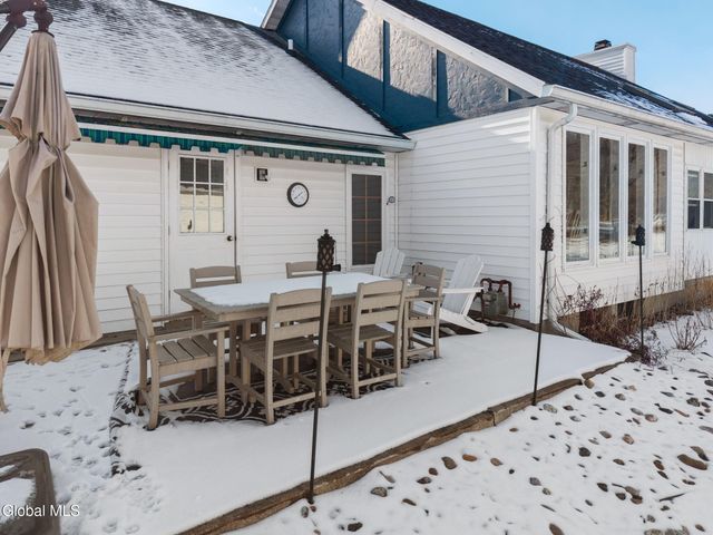 2 Robert Lane, East Greenbush, NY 12144