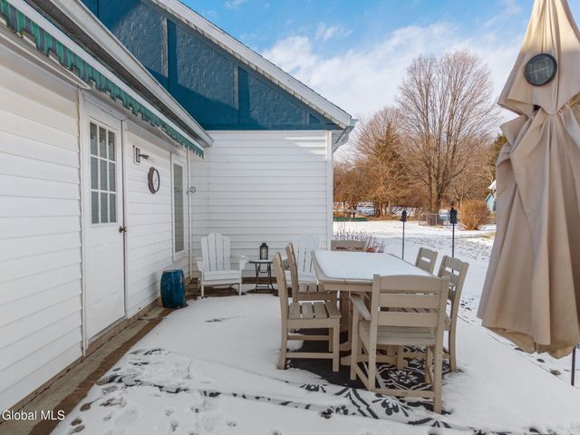 2 Robert Lane, East Greenbush, NY 12144