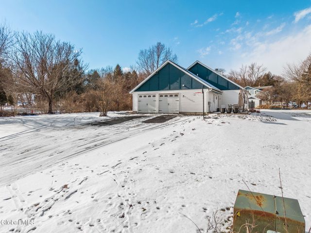 2 Robert Lane, East Greenbush, NY 12144