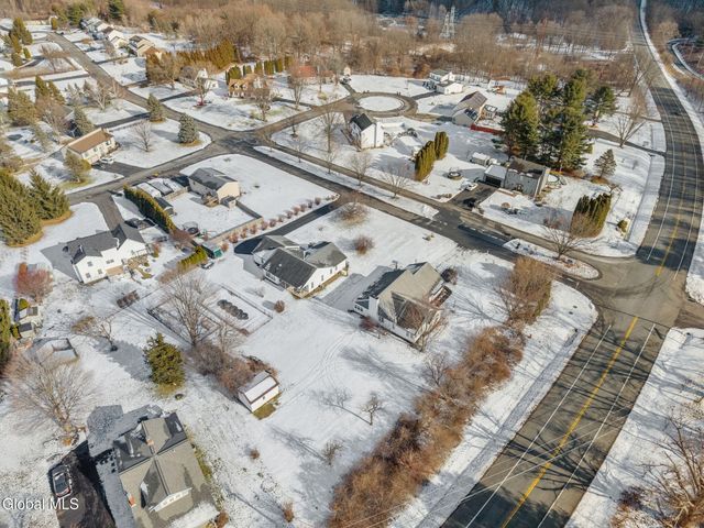 2 Robert Lane, East Greenbush, NY 12144