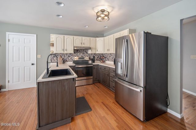 2 Robert Lane, East Greenbush, NY 12144