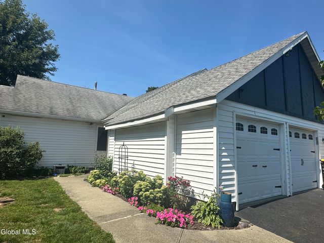 2 Robert Lane, East Greenbush, NY 12144