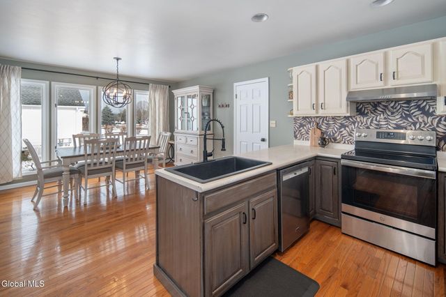 2 Robert Lane, East Greenbush, NY 12144