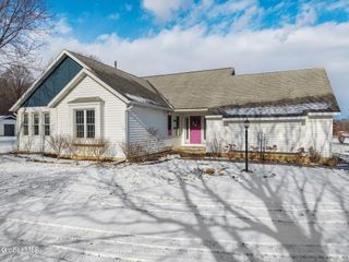 2 Robert Lane, East Greenbush, NY 12144