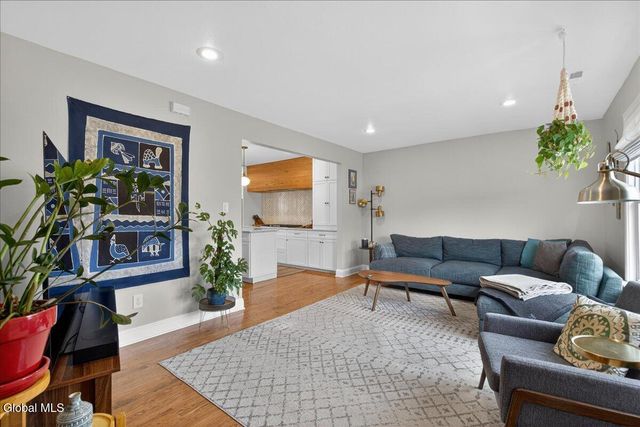 31 Dunham Street, Troy, NY 12180