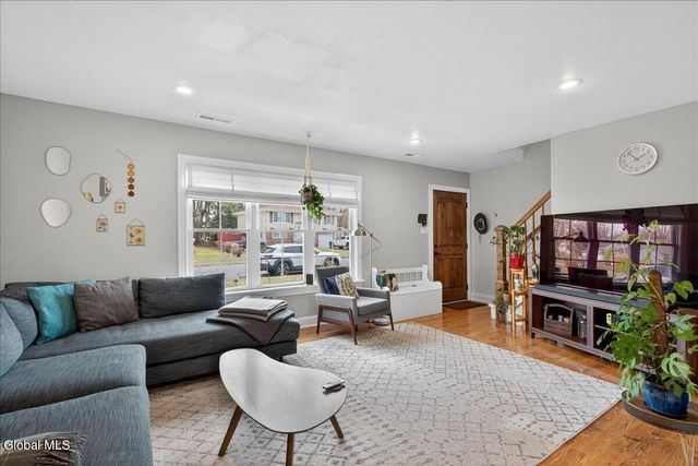 31 Dunham Street, Troy, NY 12180