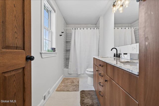 31 Dunham Street, Troy, NY 12180