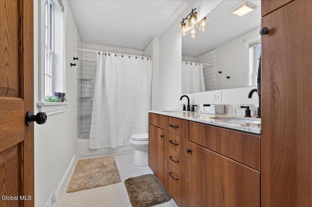 31 Dunham Street, Troy, NY 12180