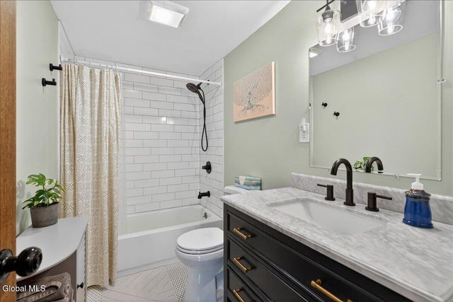 31 Dunham Street, Troy, NY 12180