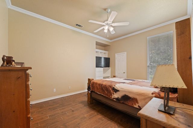 1701 W Lake Shore Drive, Alvarado, TX 76009
