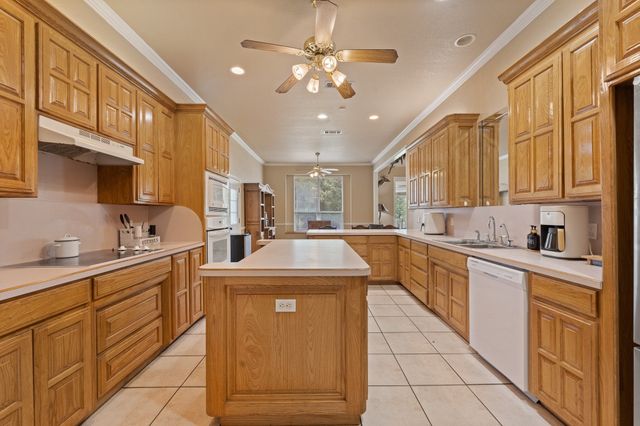 1701 W Lake Shore Drive, Alvarado, TX 76009