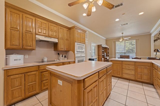 1701 W Lake Shore Drive, Alvarado, TX 76009
