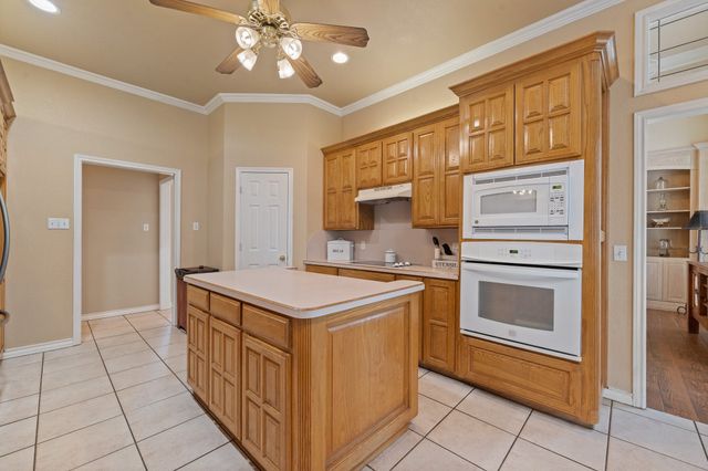 1701 W Lake Shore Drive, Alvarado, TX 76009