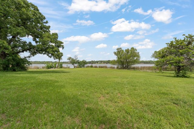 1701 W Lake Shore Drive, Alvarado, TX 76009