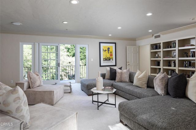 1220 Hillcrest Avenue, Pasadena, CA 91106