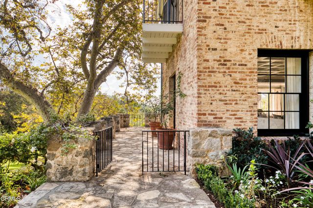 1220 Hillcrest Avenue, Pasadena, CA 91106
