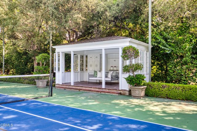 1220 Hillcrest Avenue, Pasadena, CA 91106