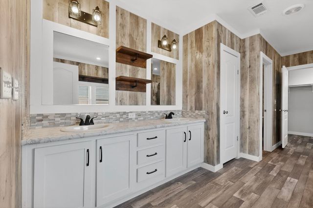 97 Cattle Loop, Moriarty, NM 87035