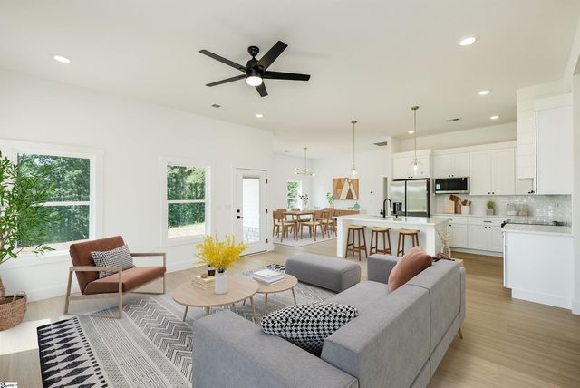 313 Tracy Court, Wellford, SC 29385