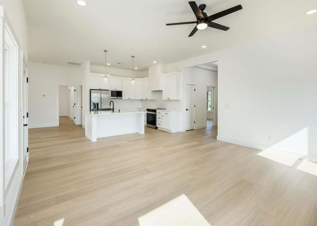 313 Tracy Court, Wellford, SC 29385