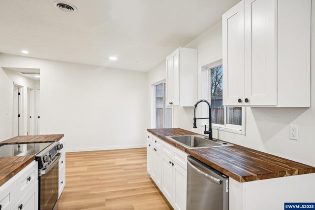 963 Vinyard Av NE, Salem, OR 97301