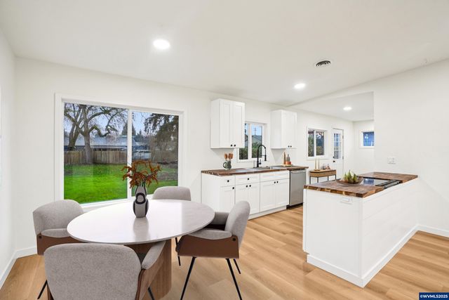 963 Vinyard Av NE, Salem, OR 97301