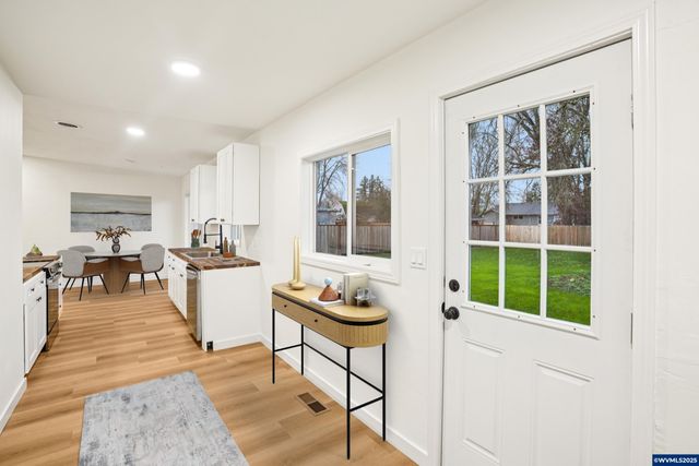 963 Vinyard Av NE, Salem, OR 97301