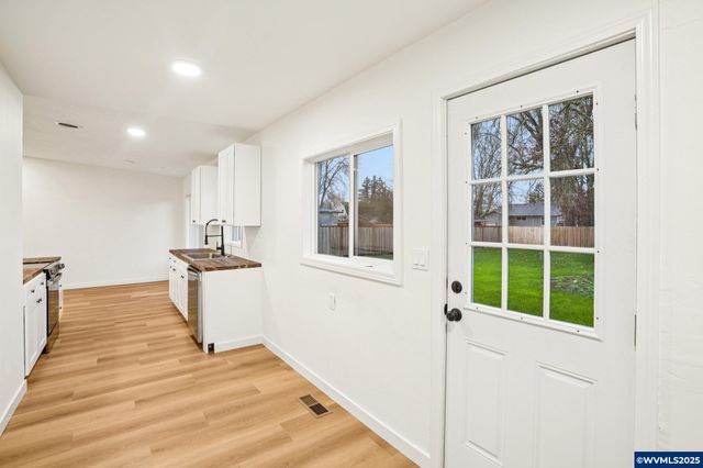 963 Vinyard Av NE, Salem, OR 97301