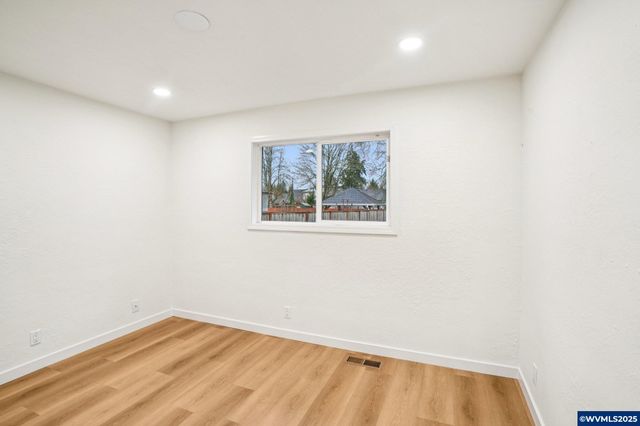 963 Vinyard Av NE, Salem, OR 97301