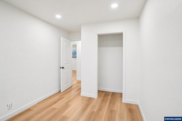 963 Vinyard Av NE, Salem, OR 97301