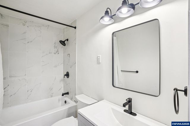 963 Vinyard Av NE, Salem, OR 97301