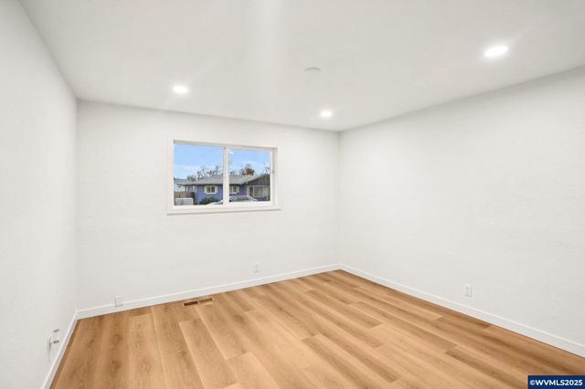 963 Vinyard Av NE, Salem, OR 97301