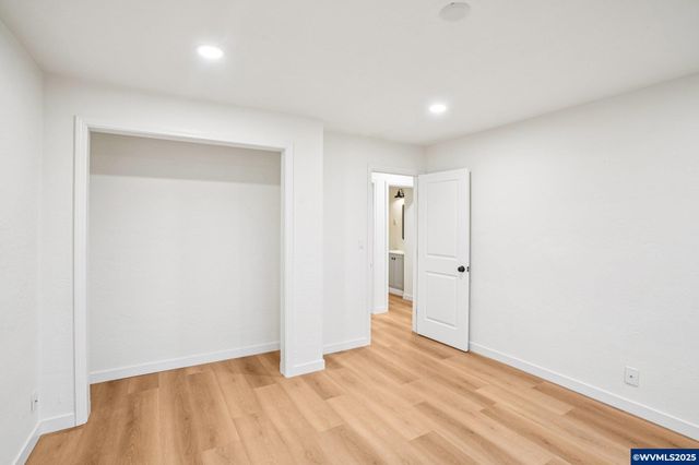 963 Vinyard Av NE, Salem, OR 97301