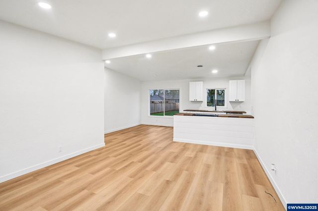 963 Vinyard Av NE, Salem, OR 97301