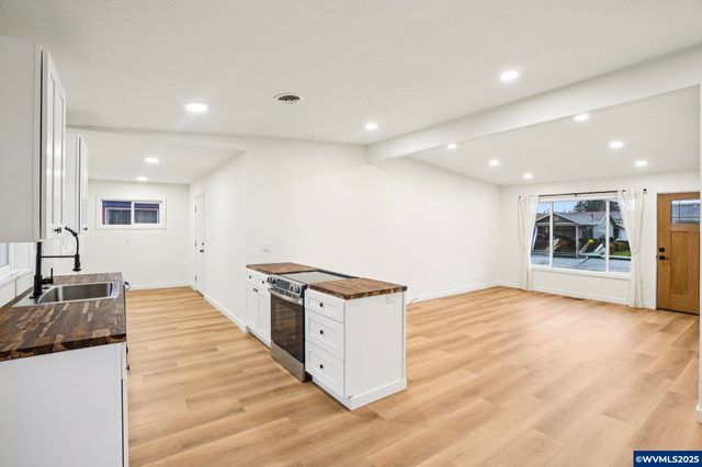 963 Vinyard Av NE, Salem, OR 97301