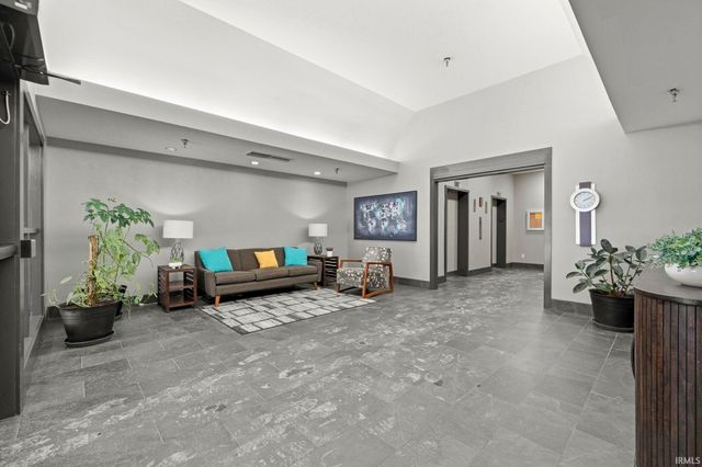 113 W Wayne St Apt 202, Fort Wayne, IN 46802